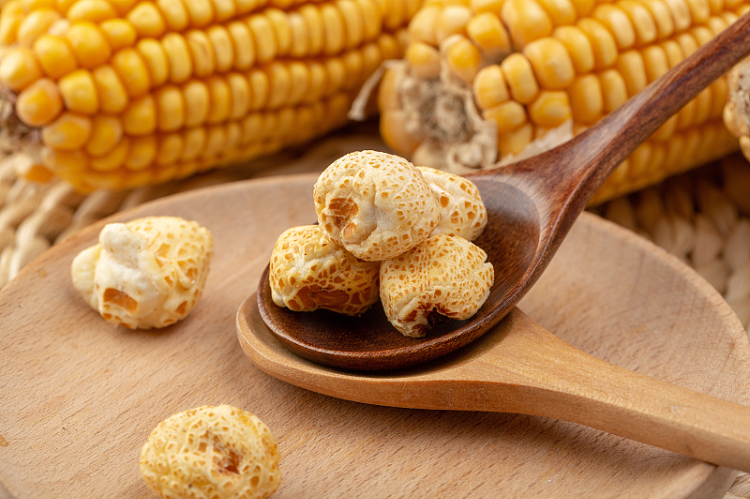 過年啦?丨冰泉：過年最佳零食包谷泡