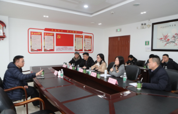 重慶醫(yī)科大學(xué)客座教授何通川到重慶醫(yī)科大學(xué)附屬永川醫(yī)院調(diào)研交流