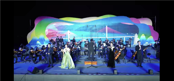 歌聲磅礴 縈繞湖畔。 開州宣傳部供圖 華龍網發